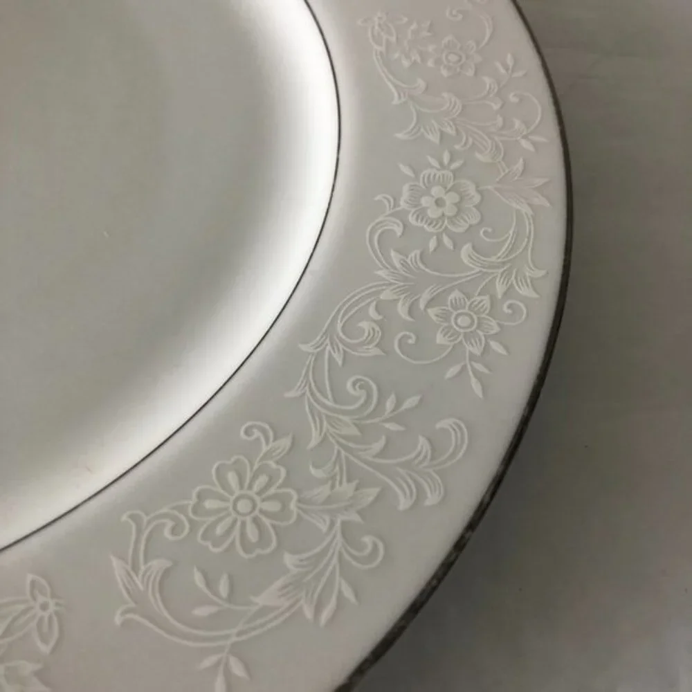 ROYAL WENTWORTH CHRISTINA FINE CHINA 51 214 Round Dinner Plate White Silver Japa
